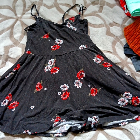 A short pantsuit. - Picture 1 of 1